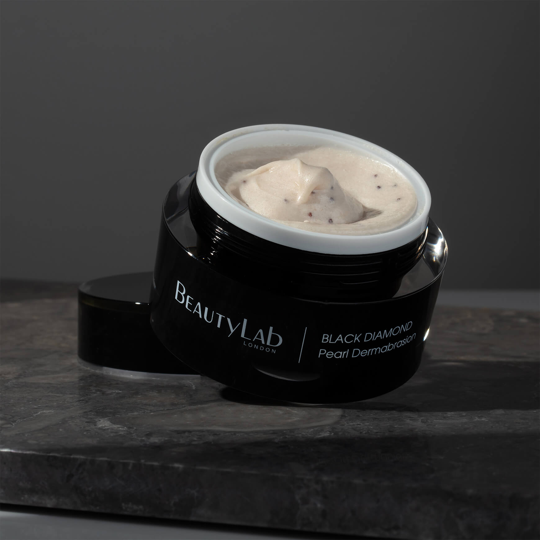 BEAUTYLAB BLACK DIAMOND® OCZYSZCZAJĄCA DERMABRAZJA PERŁOWA 50ML